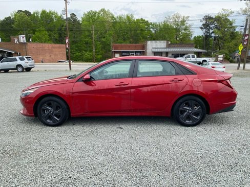Used 2022 Hyundai Elantra SEL w/ Cargo Package image 6