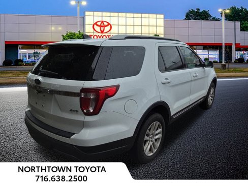 Used 2019 Ford Explorer XLT image 7