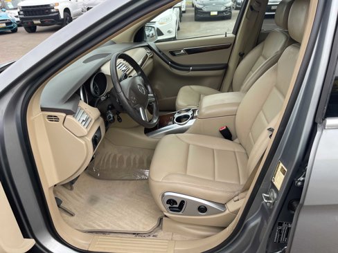 Used 2011 Mercedes-Benz R 350 4MATIC image 19
