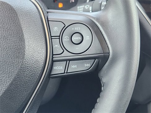 Certified 2023 Toyota Corolla Cross XLE image 29