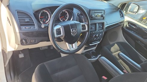 Used 2017 Dodge Grand Caravan SE w/ UConnect Hands-Free Group image 17