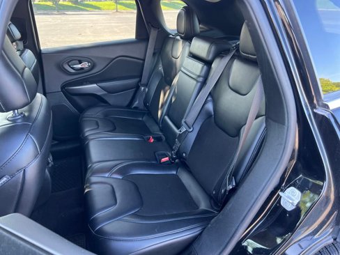 Used 2019 Jeep Cherokee Latitude Plus w/ Cold Weather Group image 19