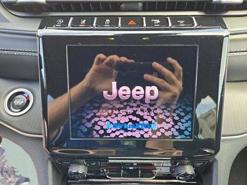 New 2025 Jeep Grand Cherokee L Laredo image 15