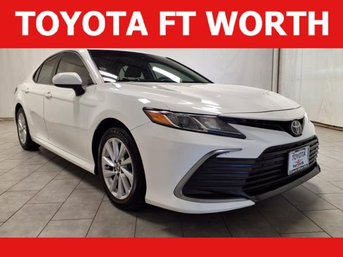 Used 2021 Toyota Camry LE image 1