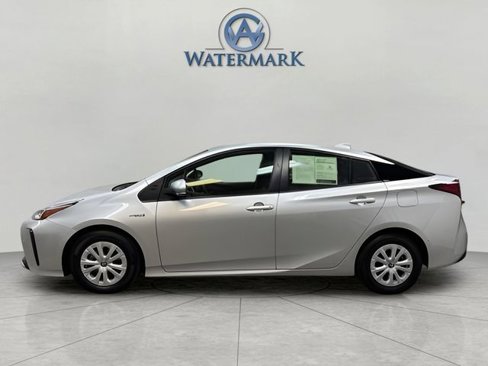 Used 2021 Toyota Prius L Eco image 2