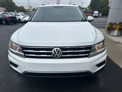 Used 2020 Volkswagen Tiguan SE w/ Panoramic Sunroof Package image 3
