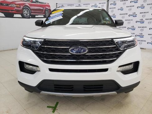 Certified 2022 Ford Explorer XLT w/ Equipment Group 202A image 2