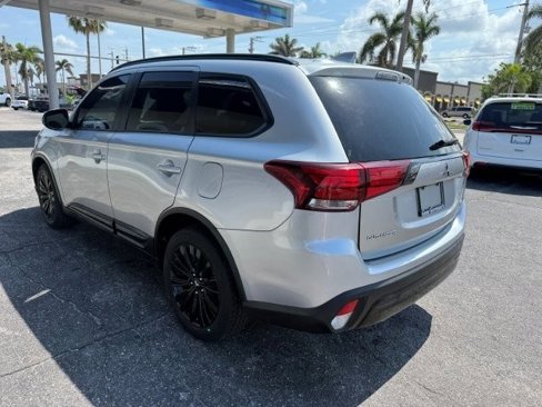 Used 2020 Mitsubishi Outlander SE image 6