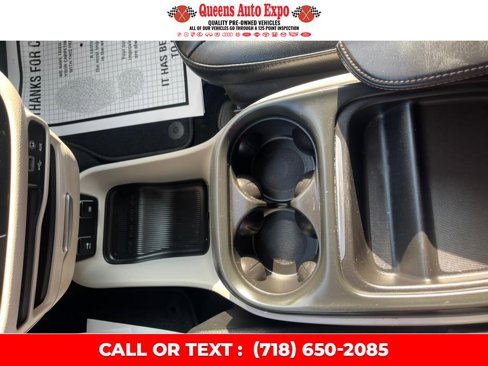 Used 2019 Chrysler Pacifica Touring-L image 16