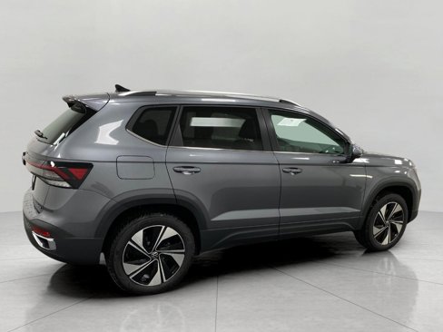 New 2025 Volkswagen Taos SE image 12