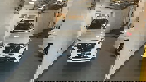 Certified 2022 Volvo XC60 B5 Momentum w/ Climate Package image 1
