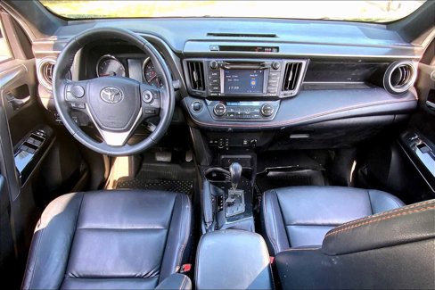 Used 2018 Toyota RAV4 SE image 15