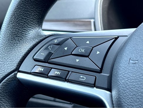 Used 2024 Nissan Altima 2.5 SV image 13