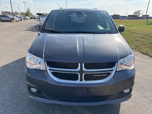 Used 2019 Dodge Grand Caravan SXT image 2