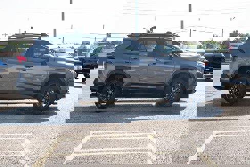 Used 2021 Toyota RAV4 XLE image 6