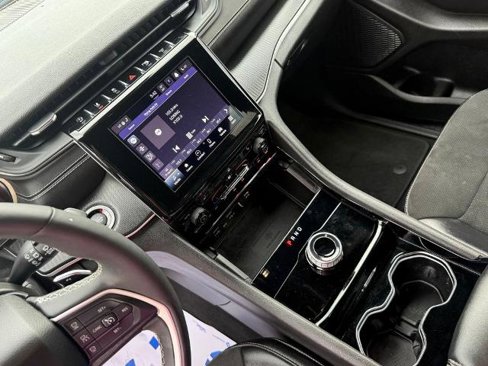 Used 2023 Jeep Grand Cherokee Altitude image 14