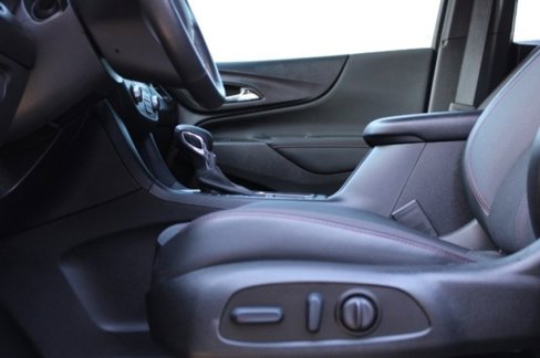 Used 2022 Chevrolet Equinox RS w/ Infotainment Package image 19