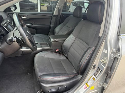 Used 2017 Toyota Camry SE image 9