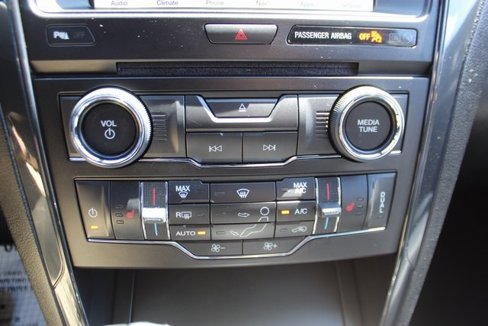 Used 2018 Ford Explorer XLT w/ Equipment Group 202A image 21