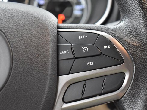 Used 2019 Jeep Cherokee Latitude w/ Popular Appearance Group image 17