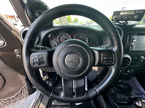 Used 2012 Jeep Wrangler Unlimited Rubicon w/ Connectivity Group image 12