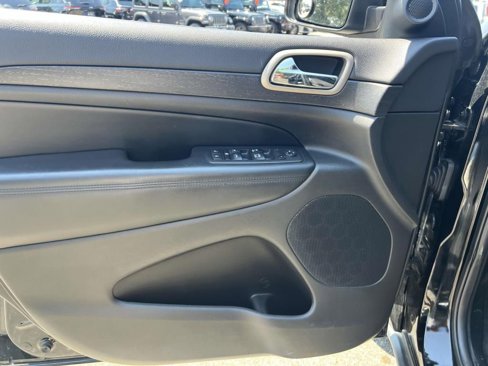 Used 2017 Jeep Grand Cherokee Laredo w/ Quick Order Package 23E image 18