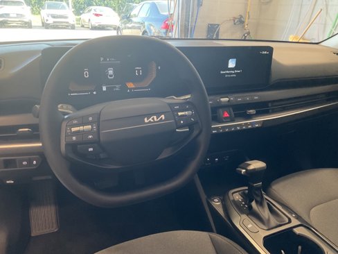 Used 2025 Kia K4 LXS image 12