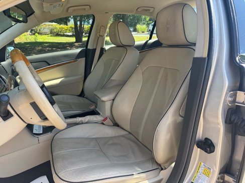 Used 2010 Lincoln MKZ image 18