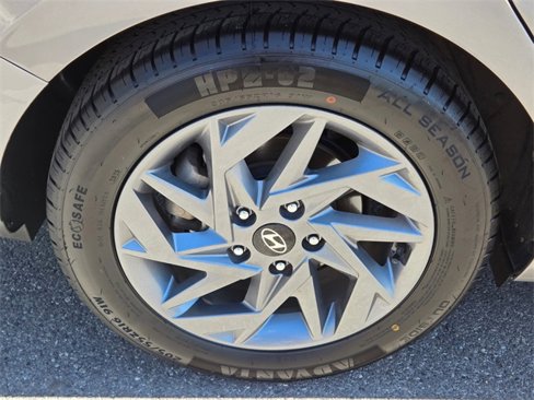Used 2024 Hyundai Elantra SEL image 10