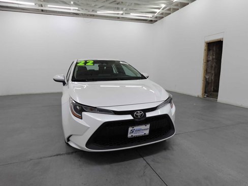 Used 2022 Toyota Corolla LE image 3