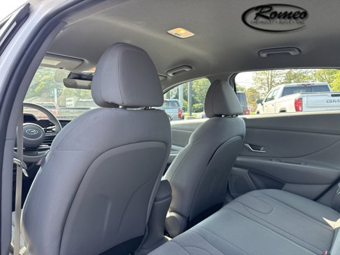 Used 2021 Hyundai Elantra SE image 28