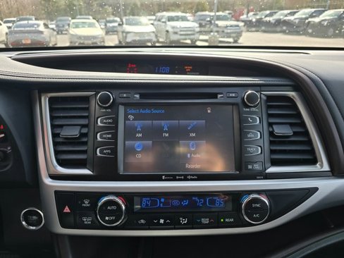 Used 2018 Toyota Highlander XLE image 14