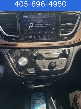 Used 2018 Chrysler Pacifica Limited w/ Tire & Wheel Group image 6