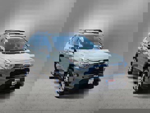 Used 2020 Toyota RAV4 XLE image 2
