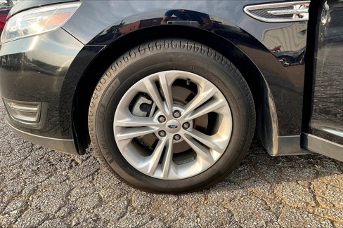 Used 2018 Ford Taurus SEL w/ Equipment Group 201A image 3