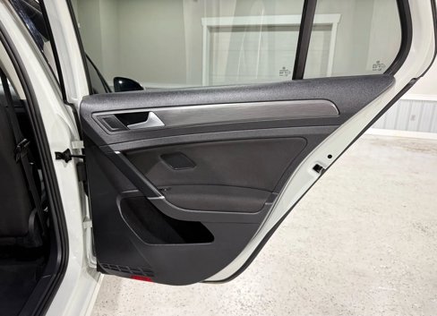 Used 2019 Volkswagen Golf S image 20