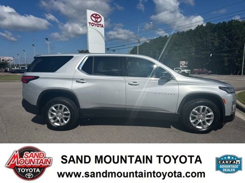 Used 2022 Chevrolet Traverse LS image 2