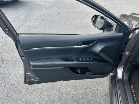 Used 2020 Toyota Camry XSE image 14