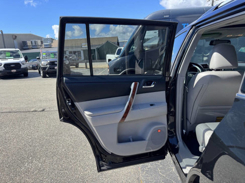 Used 2013 Toyota Highlander Limited image 29
