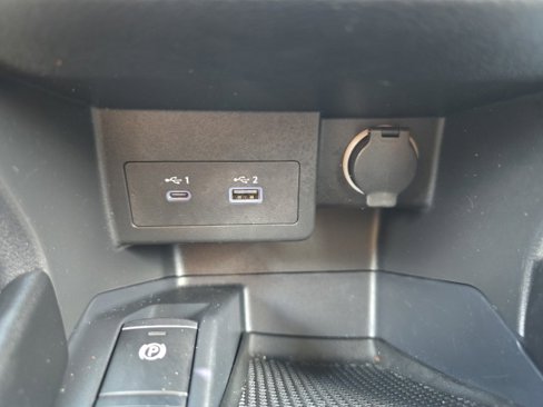Used 2021 Nissan Kicks SR image 26