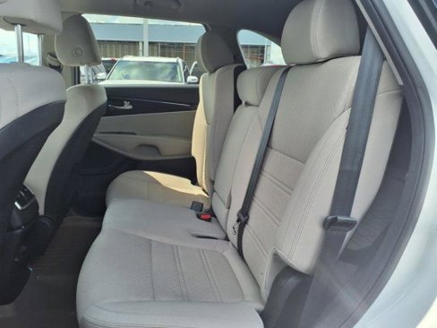 Used 2019 Kia Sorento LX w/ LX Convenience Package image 10