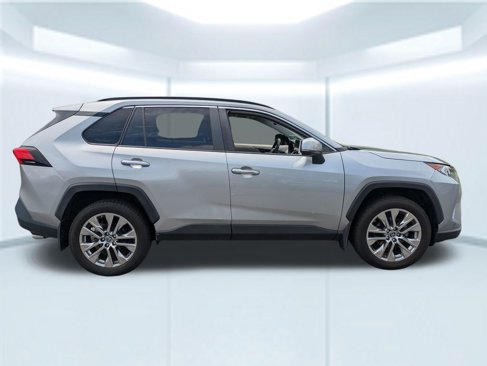 Used 2019 Toyota RAV4 Limited image 7