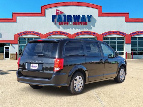 Used 2018 Dodge Grand Caravan SE w/ UConnect Hands-Free Group image 6