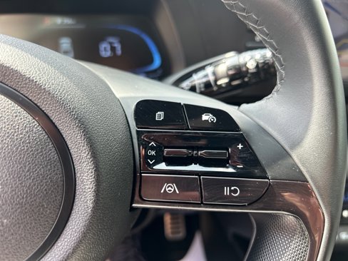 Certified 2025 Hyundai Elantra Sport image 30