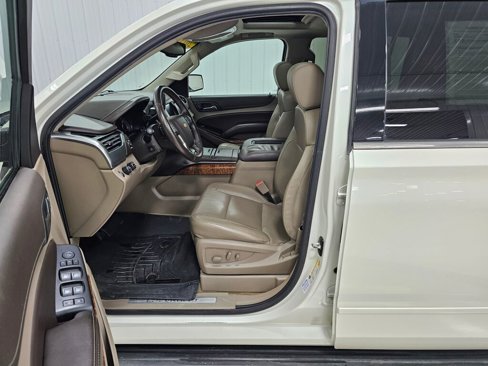 Used 2015 Chevrolet Suburban LTZ image 2