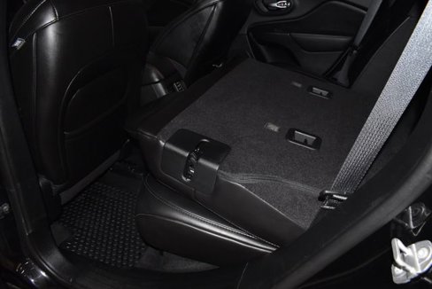Used 2019 Jeep Cherokee Trailhawk image 30