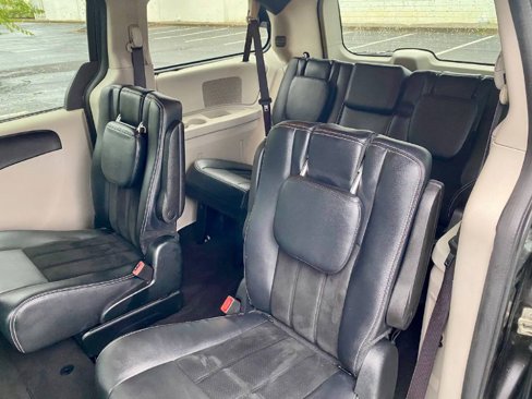 Used 2017 Dodge Grand Caravan SXT image 9