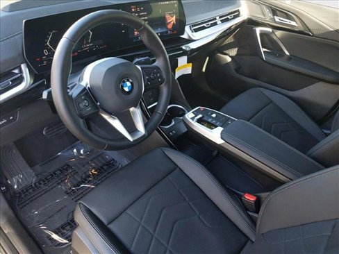 Used 2025 BMW X2 xDrive28i w/ Technology Package image 3