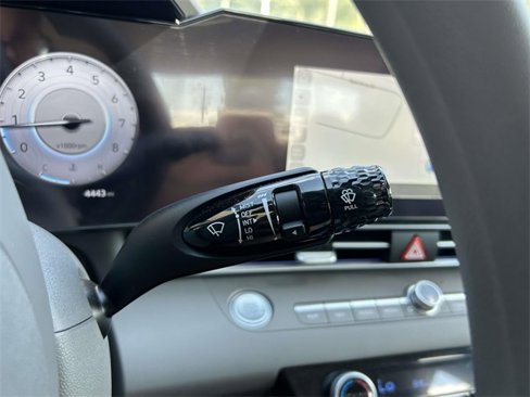 Certified 2024 Hyundai Elantra SEL image 29