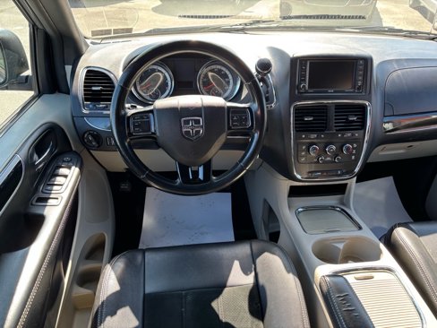 Used 2018 Dodge Grand Caravan SXT image 15
